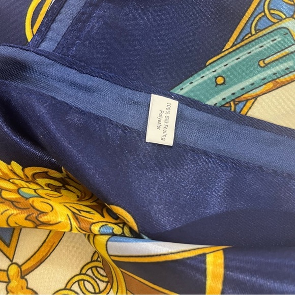 Elegant Scarf with Gold and Blue Accents - Picture 3 of 3